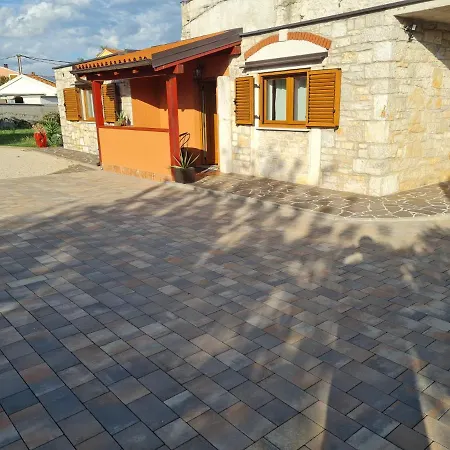 Apartman Aja Kastelir Exterior photo