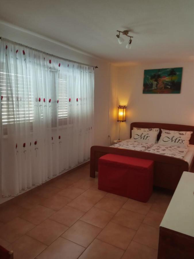 Apartment Aja *